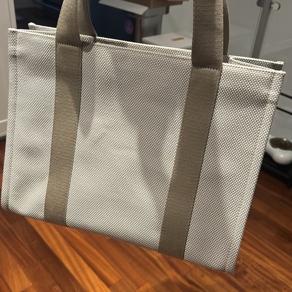 BNWT Lululemon Two-Tone Canvas Tote - Picture 3 of 3
